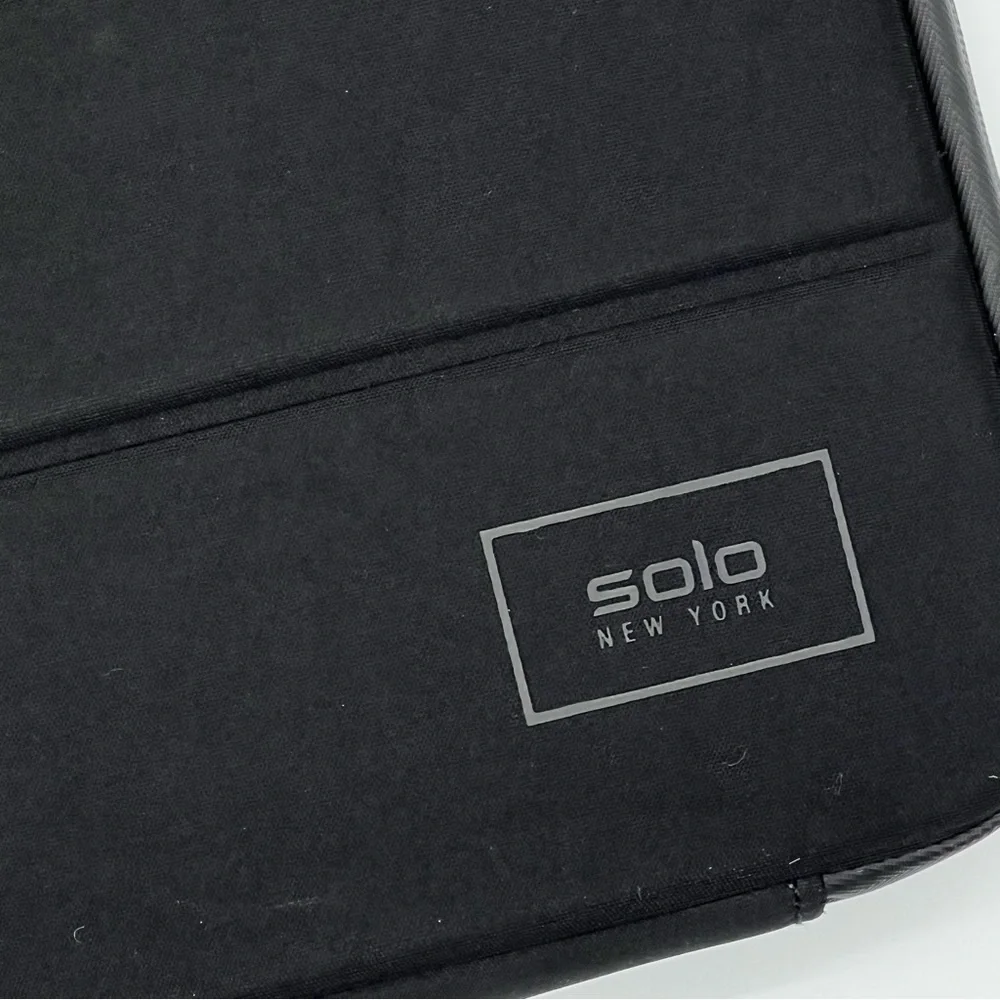 Solo Black Protective Tablet Sleeve